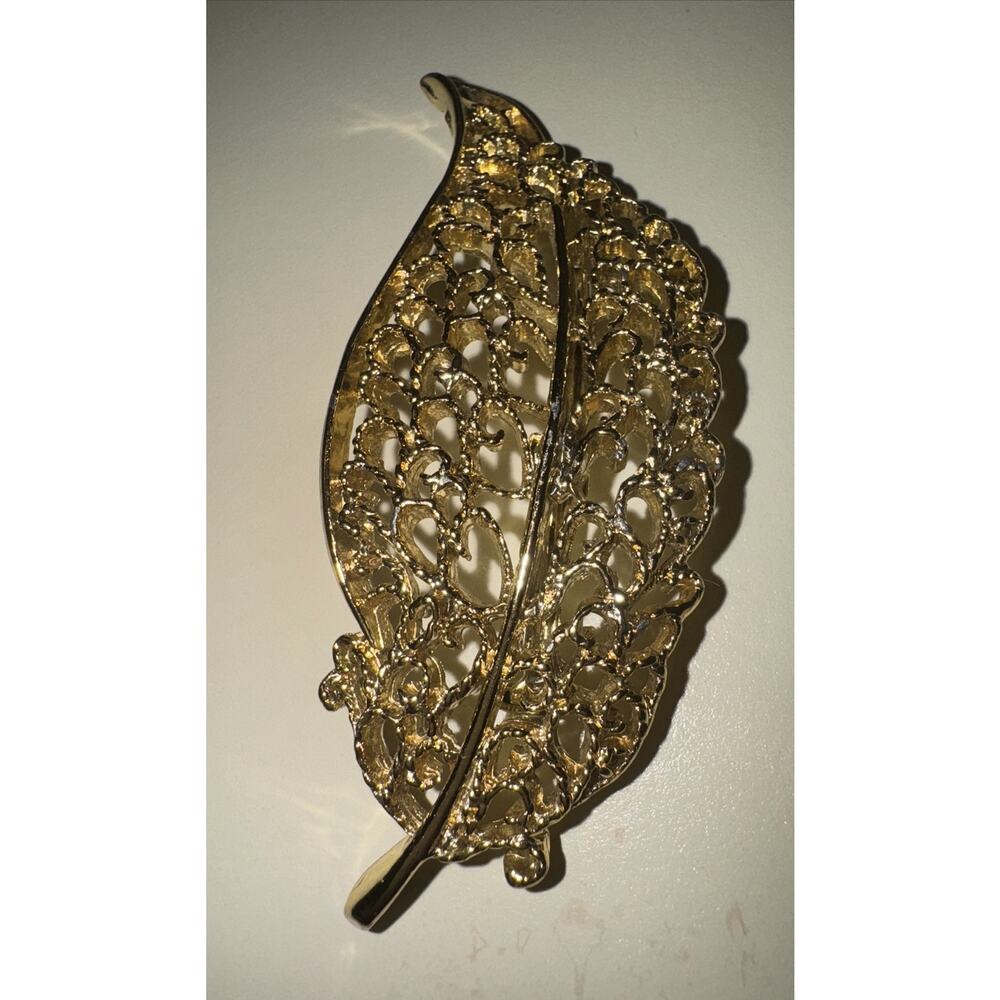 Elegant Vintage Gold Tone Filigree Leaf Brooch Pin 3"